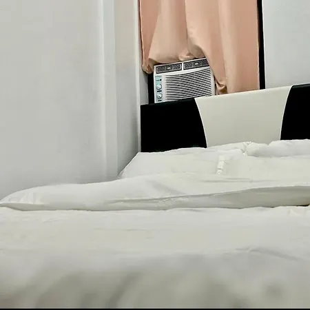 Private Room With Ac And Fan At Ekg Manila House Rental