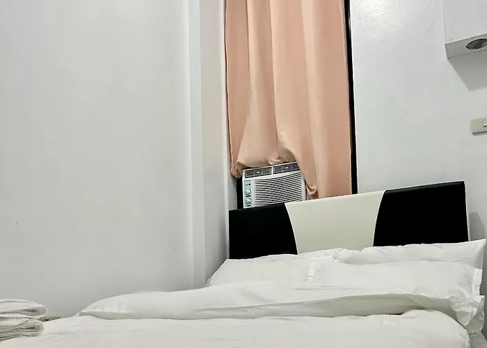Aparthotel Private With Ac And Fan At Ekg House