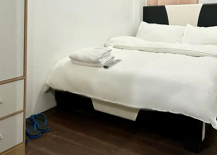 Aparthotel Private With Ac And Fan At Ekg House *
